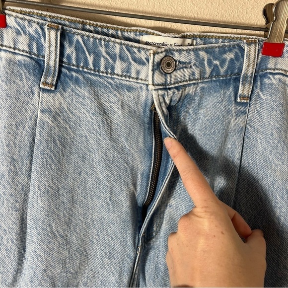 ABERCROMBIE & FITCH The Loose High Rise Jeans with Pleats - Picture 8 of 11